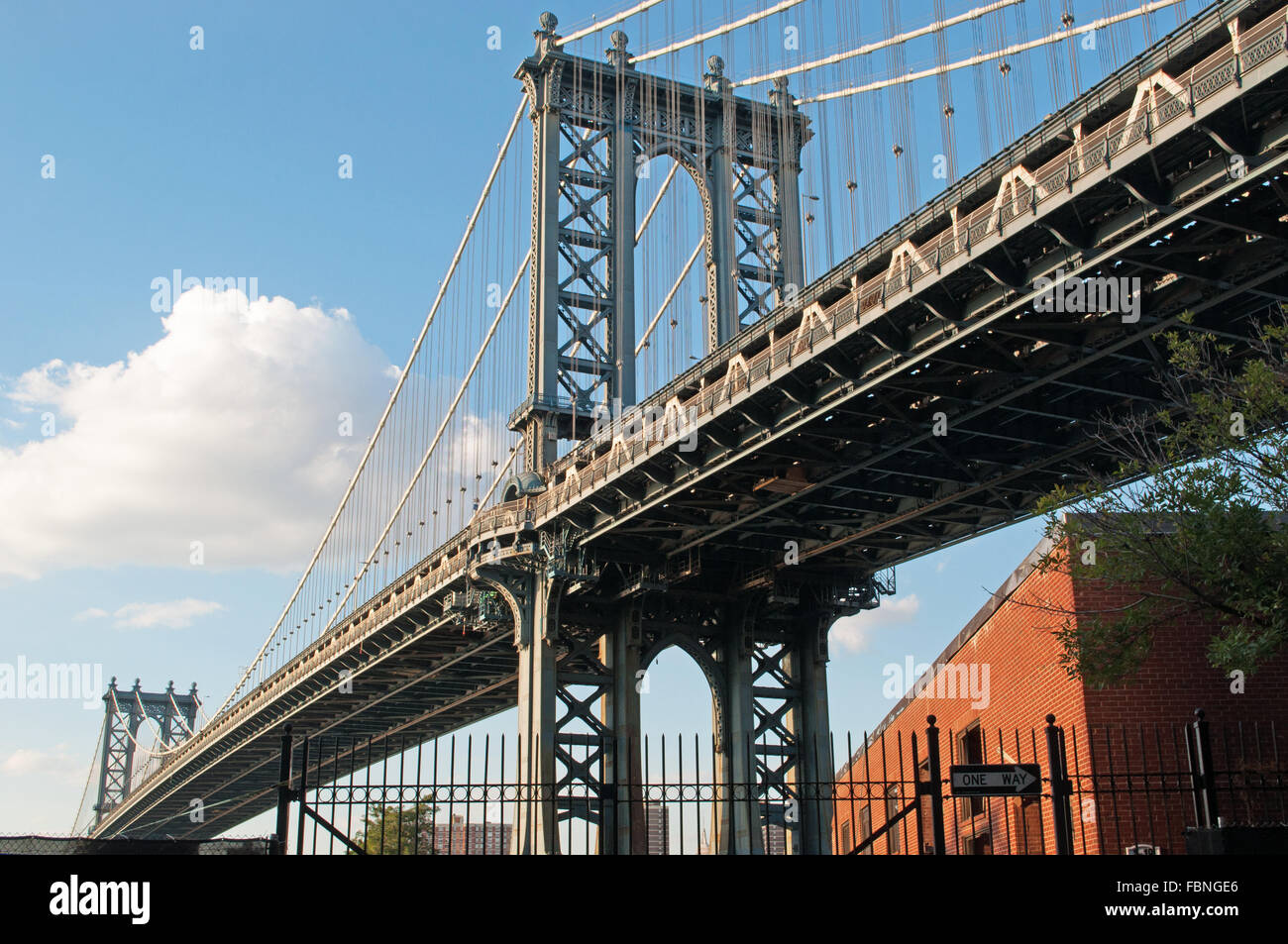 New York, Stati Uniti d'America: un iconico vista di Manhattan Bridge da Dumbo quartiere Foto Stock