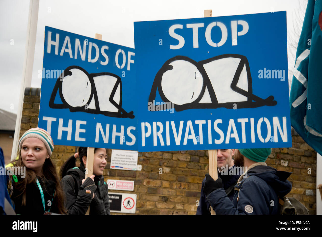 Homerton Hospital, Hackney, Londra. I giovani medici in sciopero per 24 ore, martedì 12 gennaio 2016, sulle modifiche al loro lavoro Foto Stock