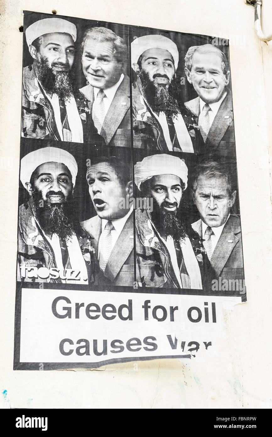 Poster george w. bush e osama bin laden un testo che recita: avidità dell'olio provoca la guerra, Londra, Inghilterra Foto Stock