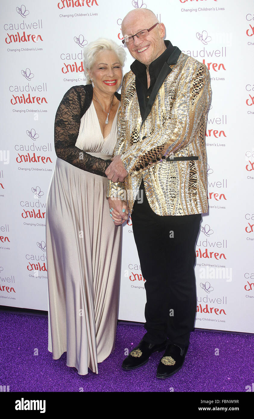 Giugno 25, 2015 - Londra, Inghilterra, Regno Unito - Denise Welch e John Caudwell frequentando Caudwell bambini sfera a farfalla al Grosveno Foto Stock