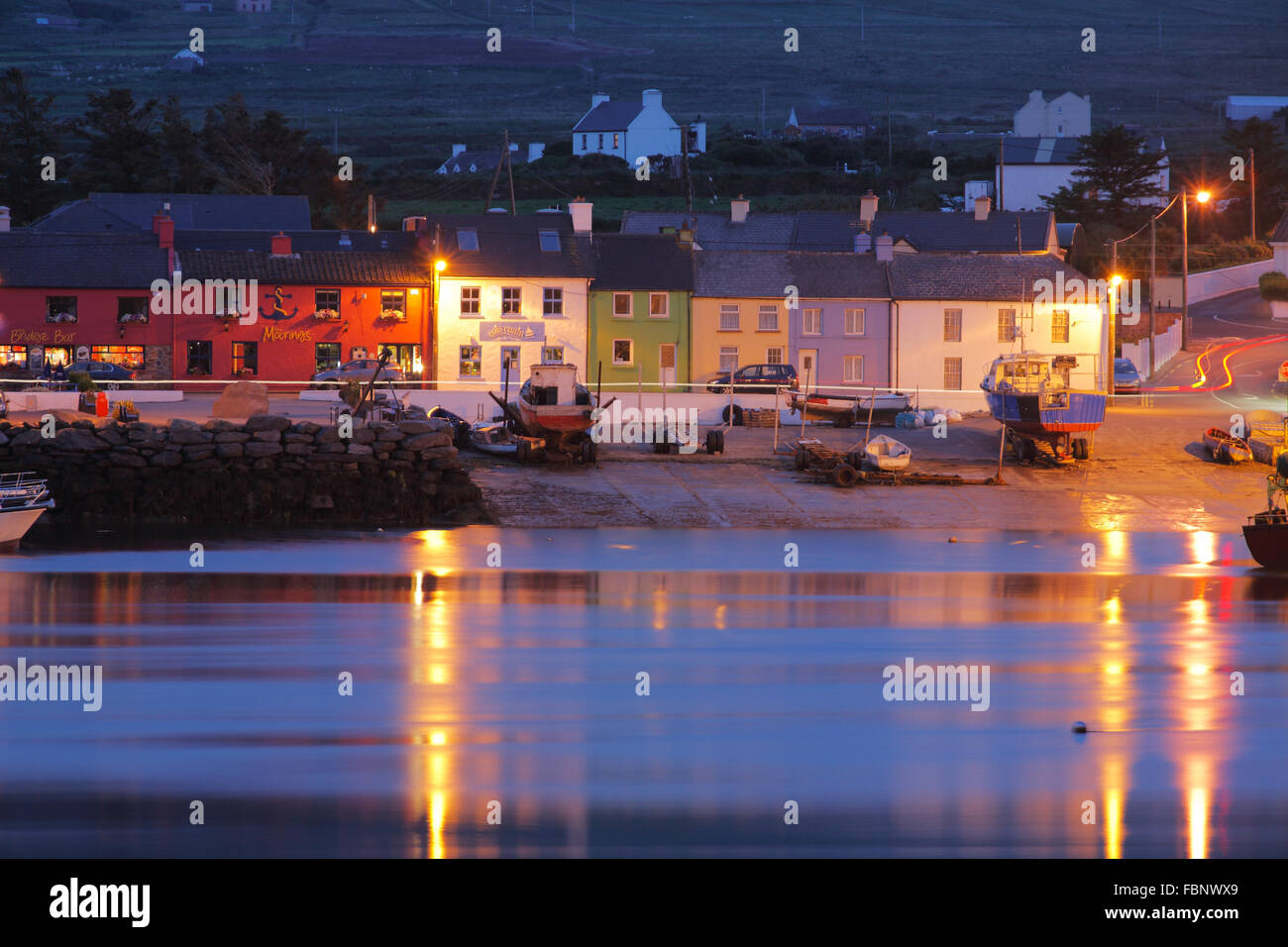 Portmagee dall' isola Valentia, nella contea di Kerry, Irlanda Foto Stock