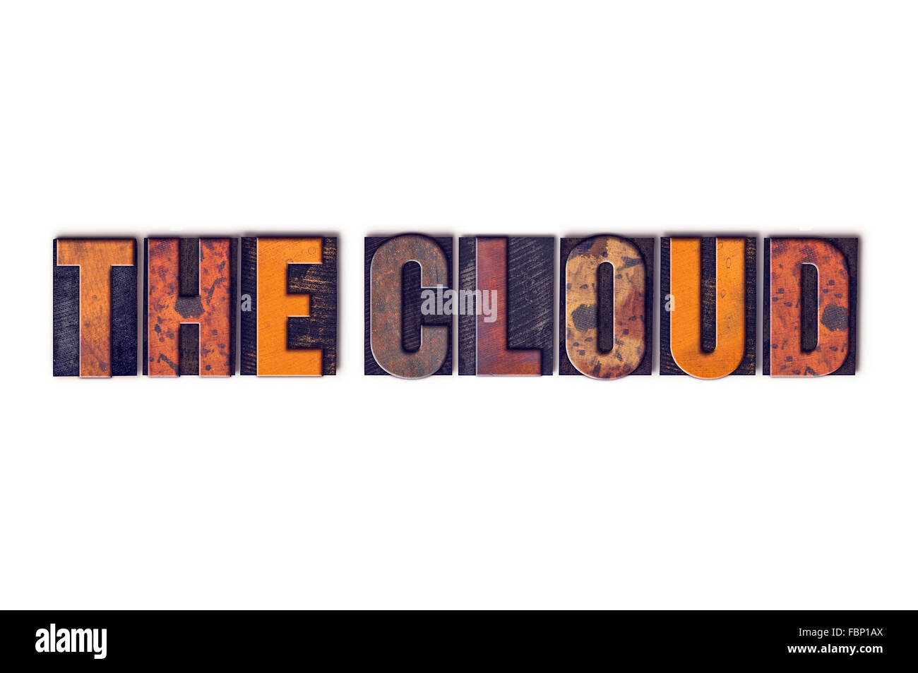 La parola 'Cloud' scritto in isolati di legno vintage tipo di stampa in rilievo su uno sfondo bianco. Foto Stock