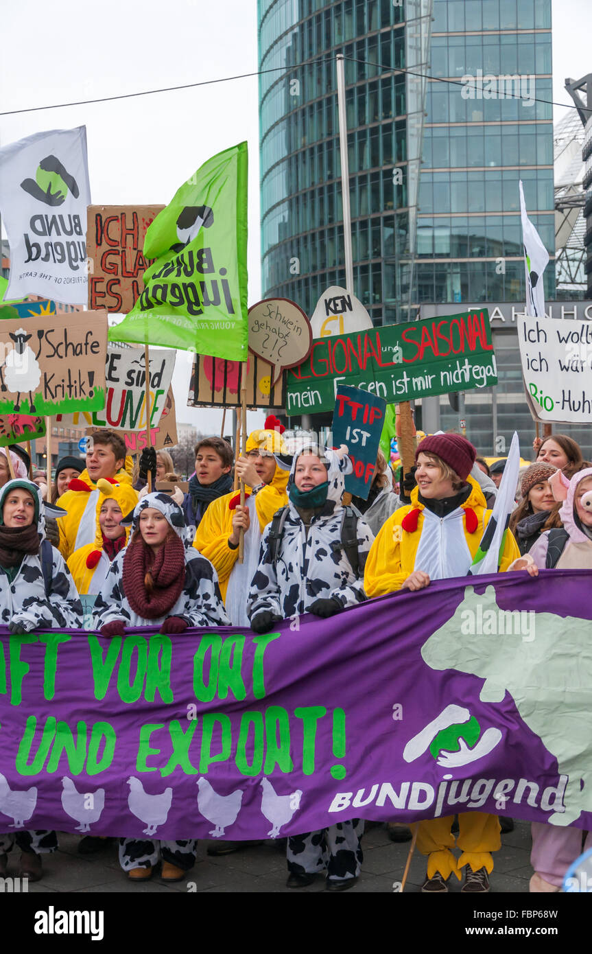 JAN 16, 2016. Wir haben es Satt dimostrazione ambientale. La protesta contro la globalizzazione TTIP CETA agricoltura industriale Foto Stock