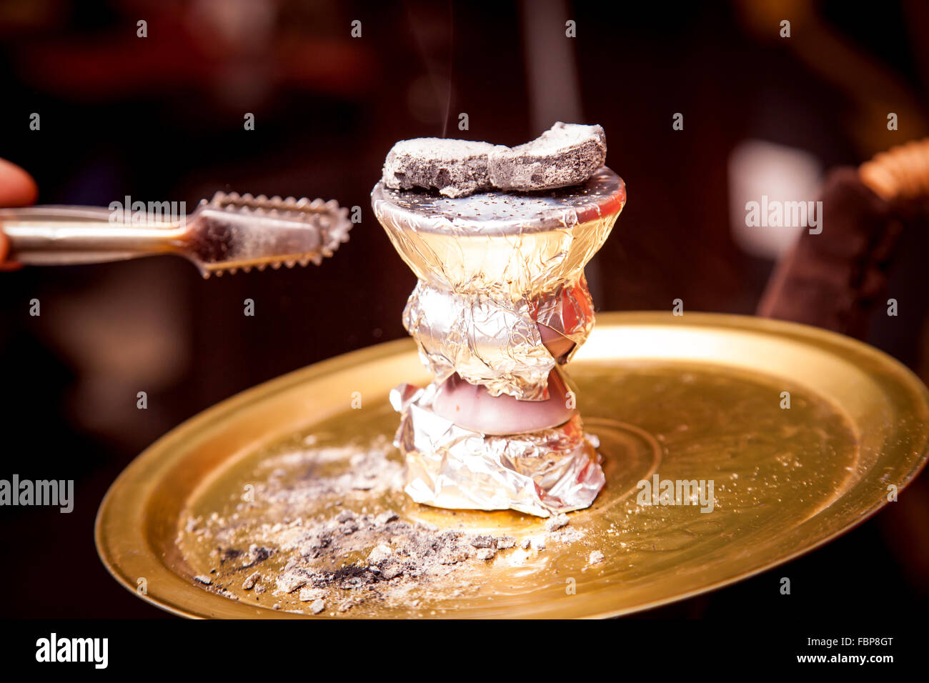 Hookah carboni ardenti per fumare e per il tempo libero Foto Stock