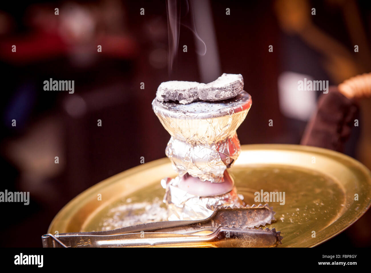 Hookah carboni ardenti per fumare e per il tempo libero Foto Stock