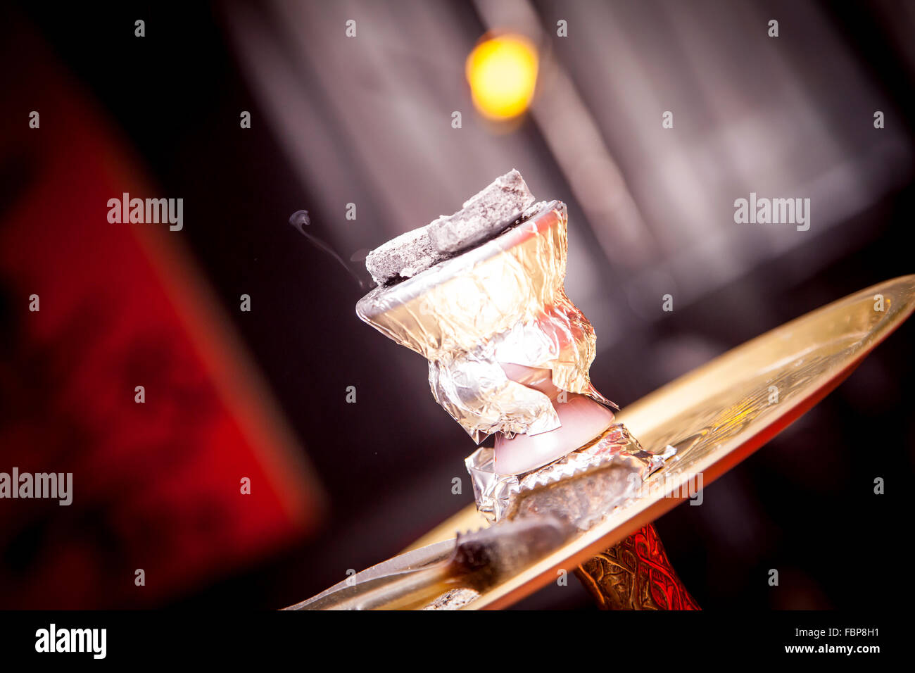 Hookah carboni ardenti per fumare e per il tempo libero Foto Stock