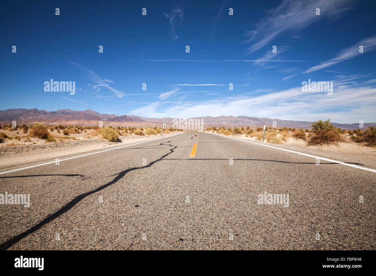 Paese senza fine autostrada, Death Valley, Stati Uniti d'America. Foto Stock
