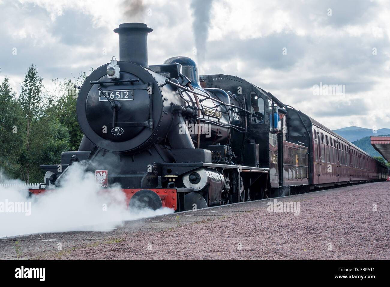 Ivatt 46512 locomotiva alla stazione di Aviemore Foto Stock