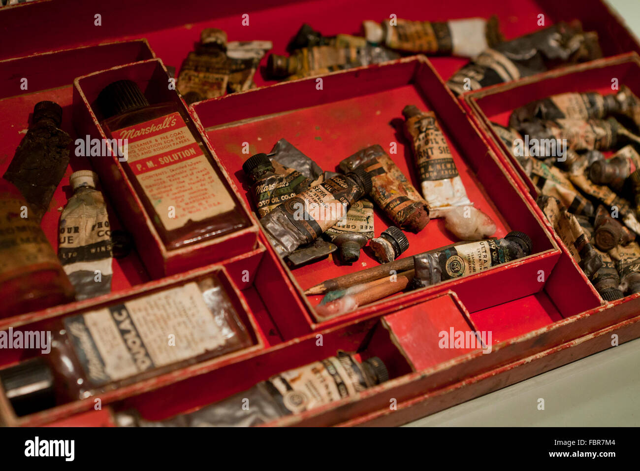 Vintage pittura ad olio i tubi dell'artista caso - USA Foto Stock