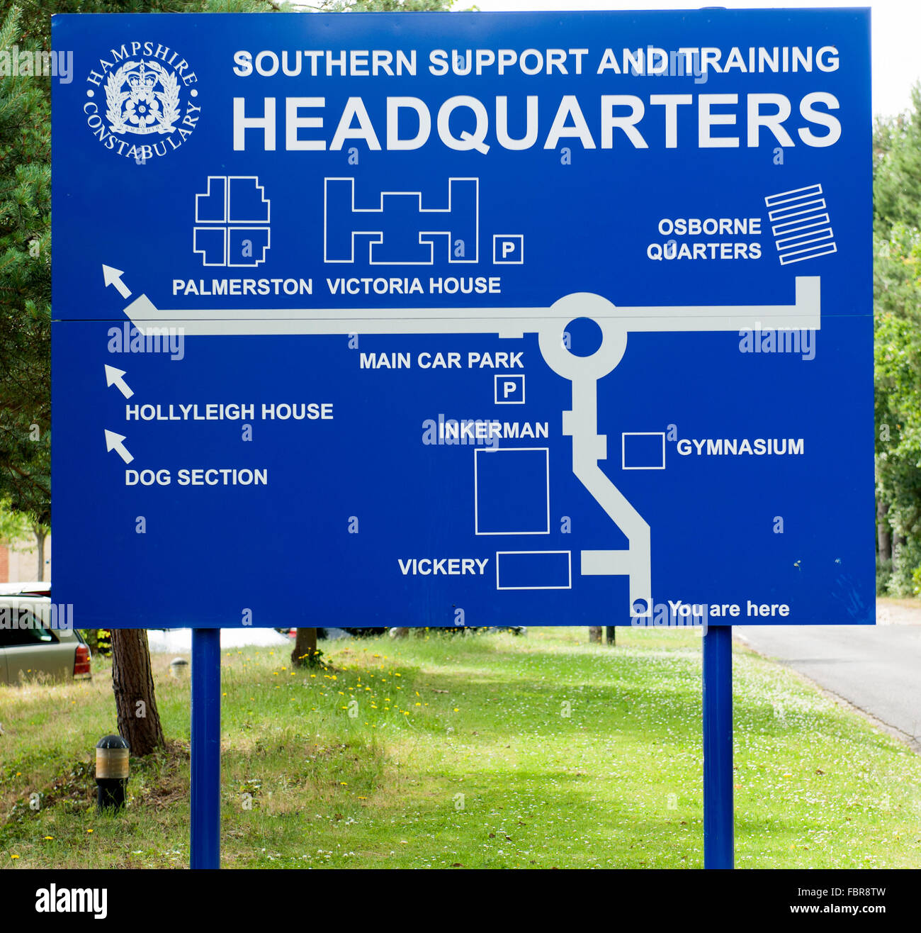 Mappa direzionale ad ingresso a supporto del Sud e sede di formazione, Hampshire Constabulary, Hamble, Hampshire, Inghilterra. Foto Stock