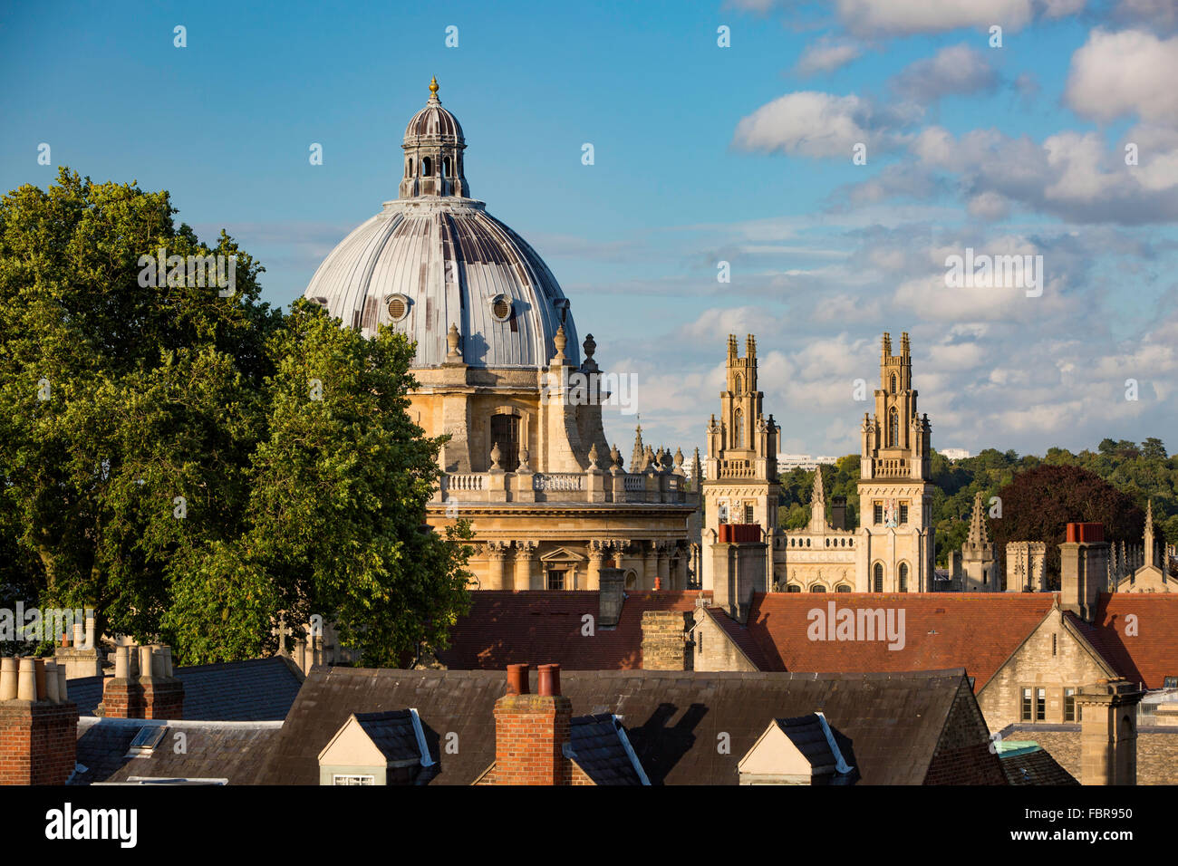 Tetto a vista su radcliffe camera e gli edifici di Oxford, oxfordshire, England, Regno Unito Foto Stock