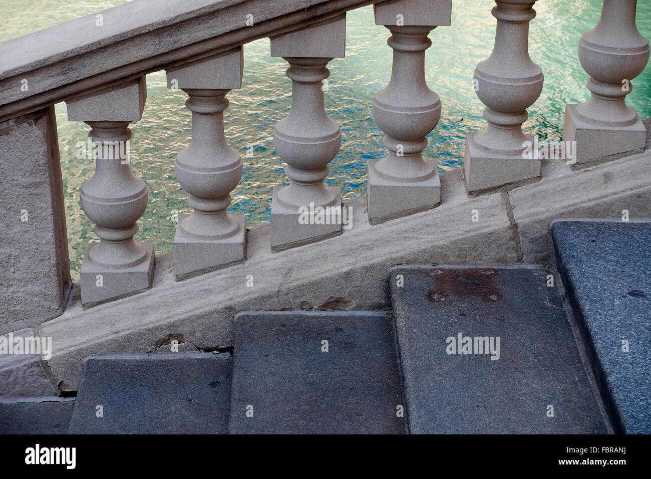 Balaustra in pietra e scale Foto Stock