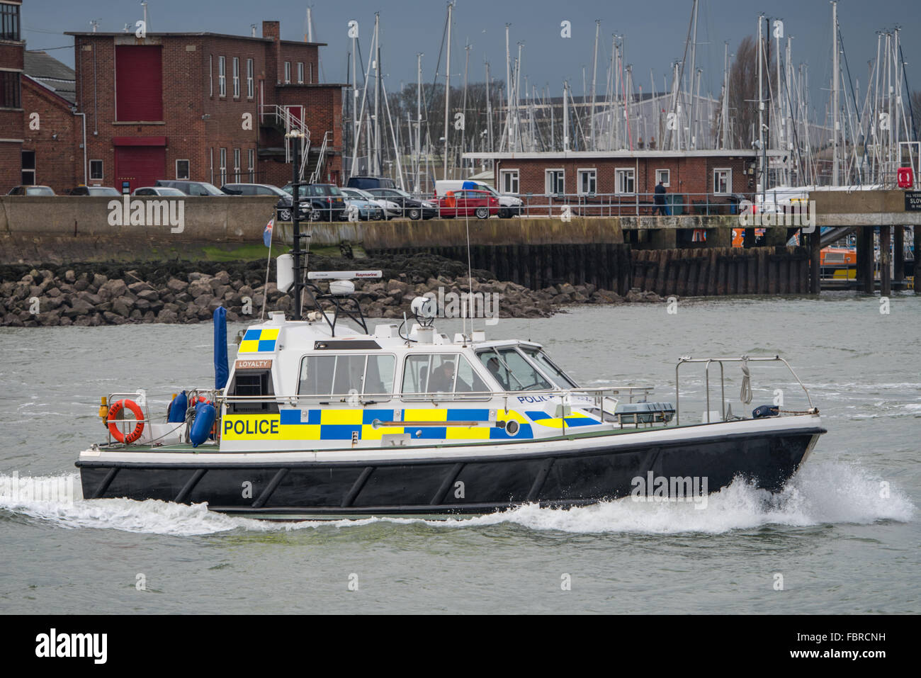 MOD di lancio della polizia di pattuglia in Portsmouth Porto. Foto Stock