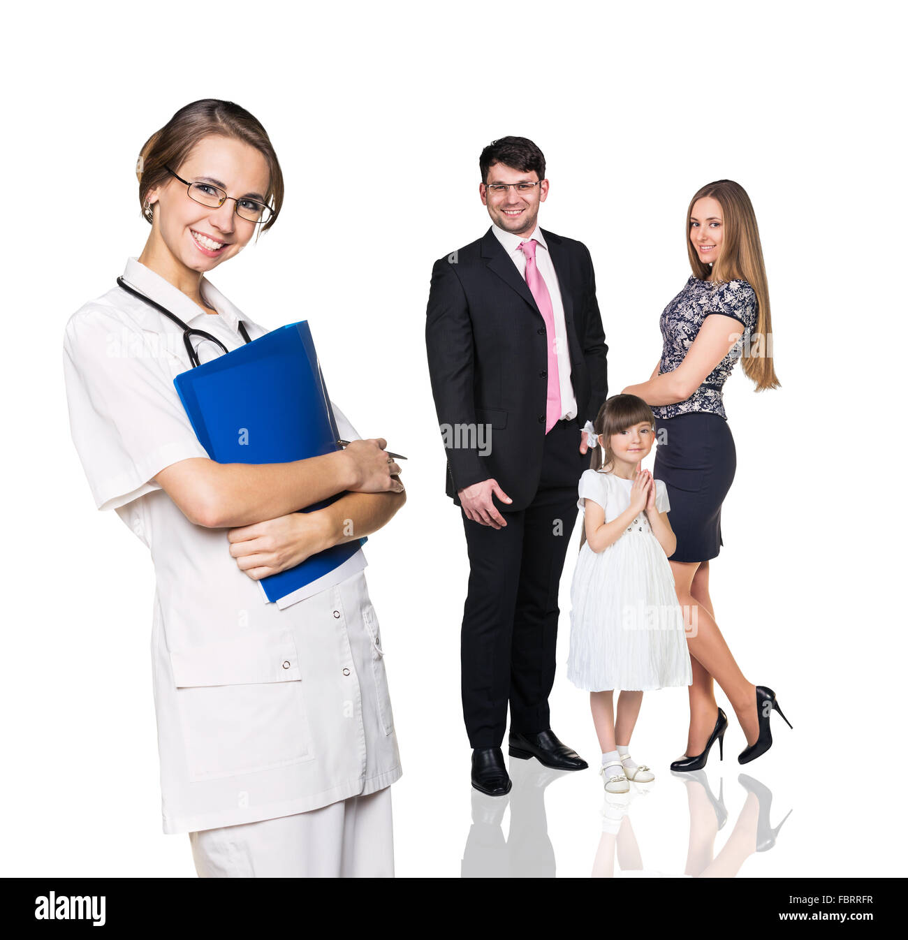 Famiglia su di un esame medico con il giovane medico Foto Stock