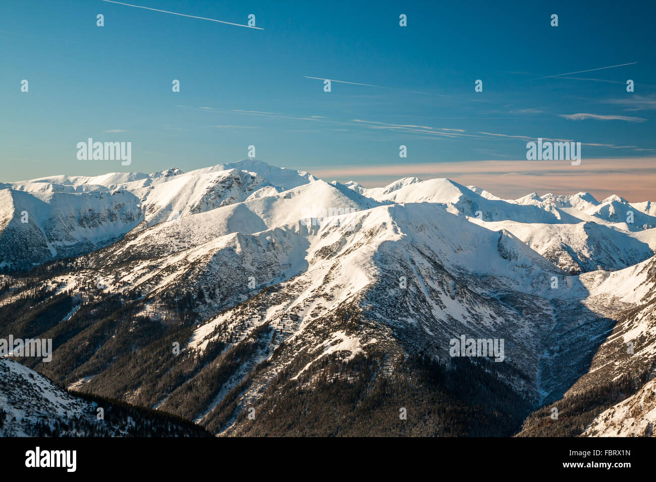 Vette dei monti Tatra nella neve, Zakopane, Polonia. Foto Stock