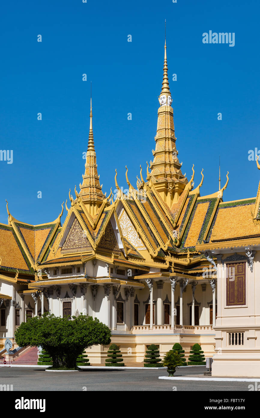 Trono hall, Preah Tineang Tevea Vinichhay, incoronazione hall, Royal Palace, Phnom Penh Cambogia Foto Stock