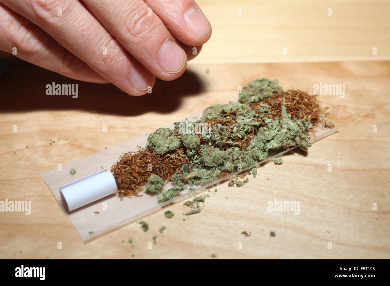 Giunto essendo arrotolato, cannabis, Maastricht, Paesi Bassi Foto Stock