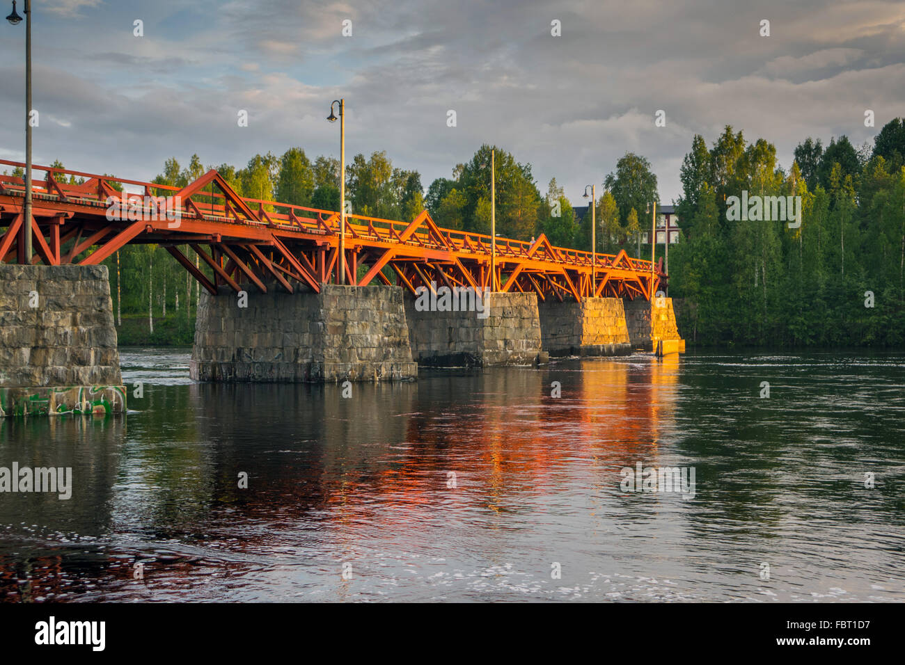 Più antico ponte di legno in Svezia, Lejonstromsbron, Skelleftea, Lapponia svedese Foto Stock