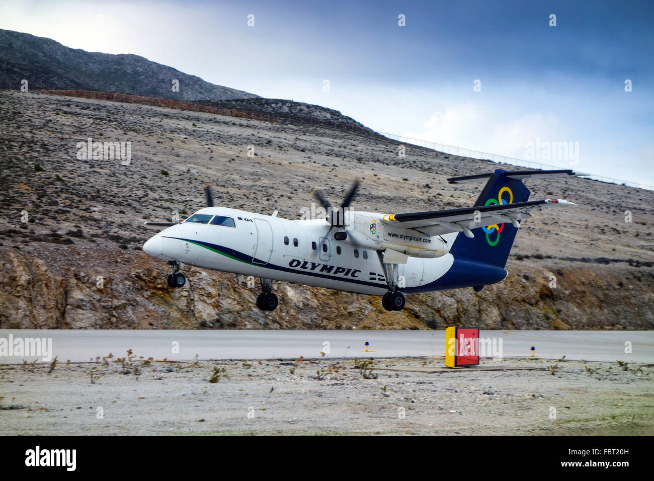 Aegean Airlines Bombardier DASH aeromobili in fase di decollo da Kalymnos Foto Stock