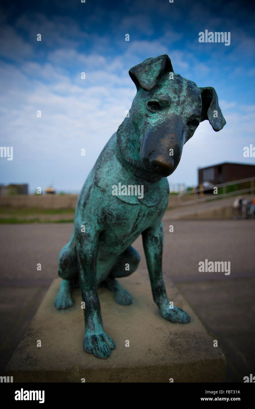 Snooks il cane. Statua di bronzo. Aldeburgh, Suffolk. Foto Stock