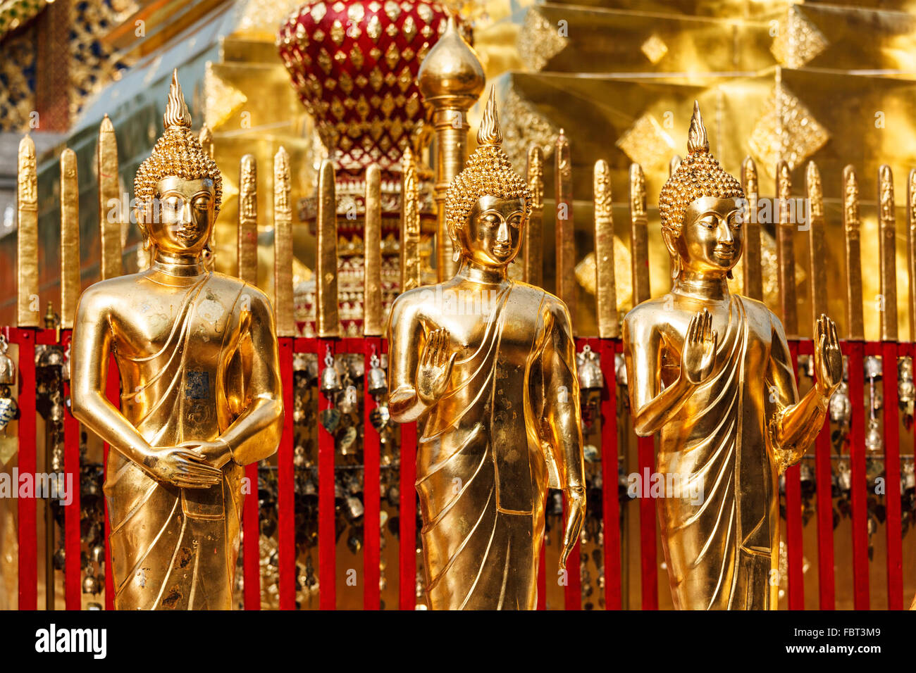 Oro statue di Buddha in Wat Phra That Doi Suthep Foto Stock