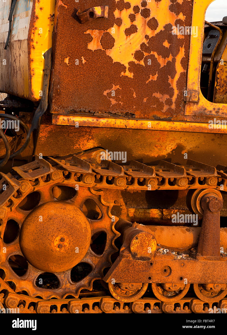 Rusty cingoli di una macchina cingolata Foto Stock