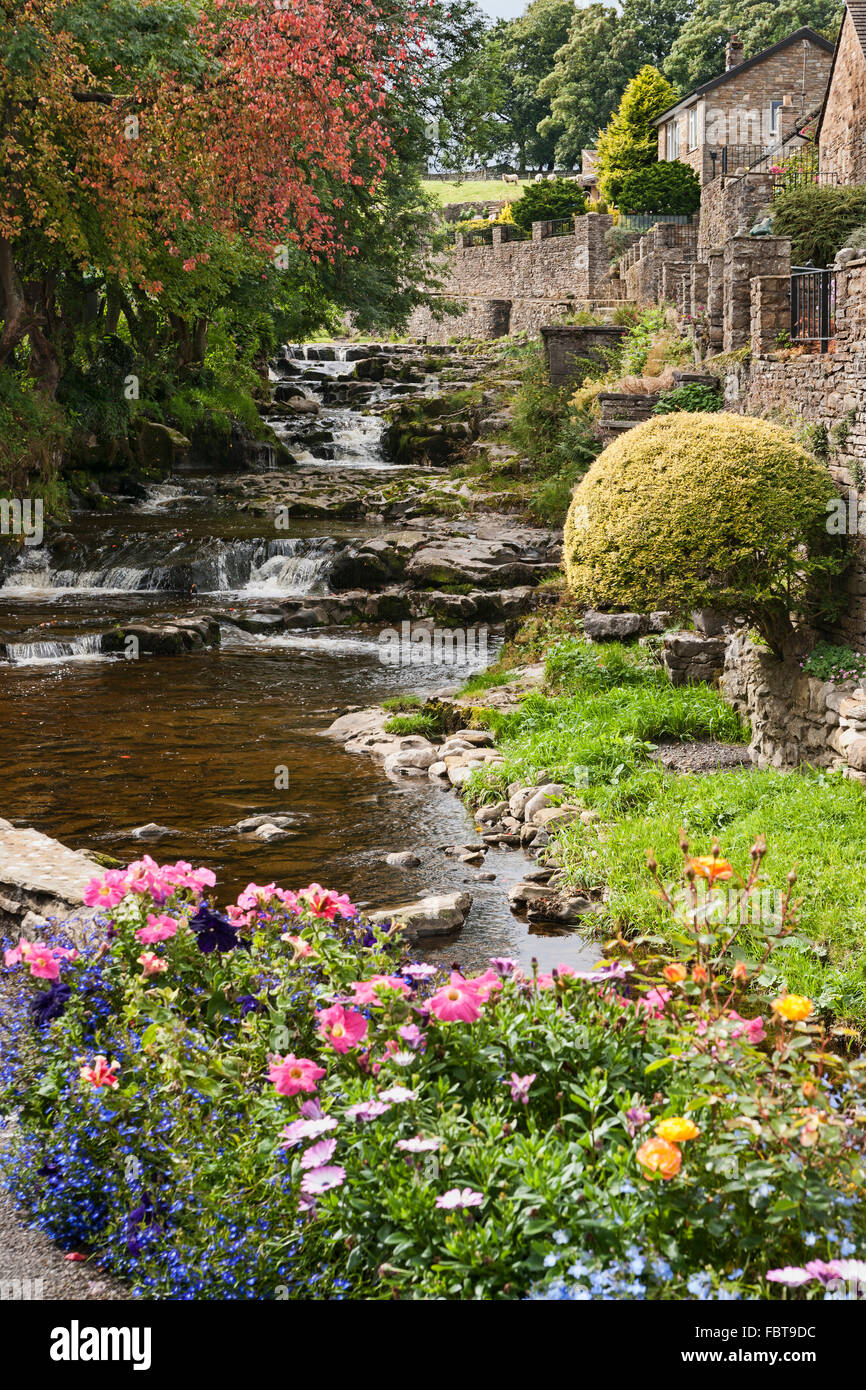 Fiume Ure a Hawes, Wensleydale, North Yorkshire, Inghilterra, Regno Unito Foto Stock