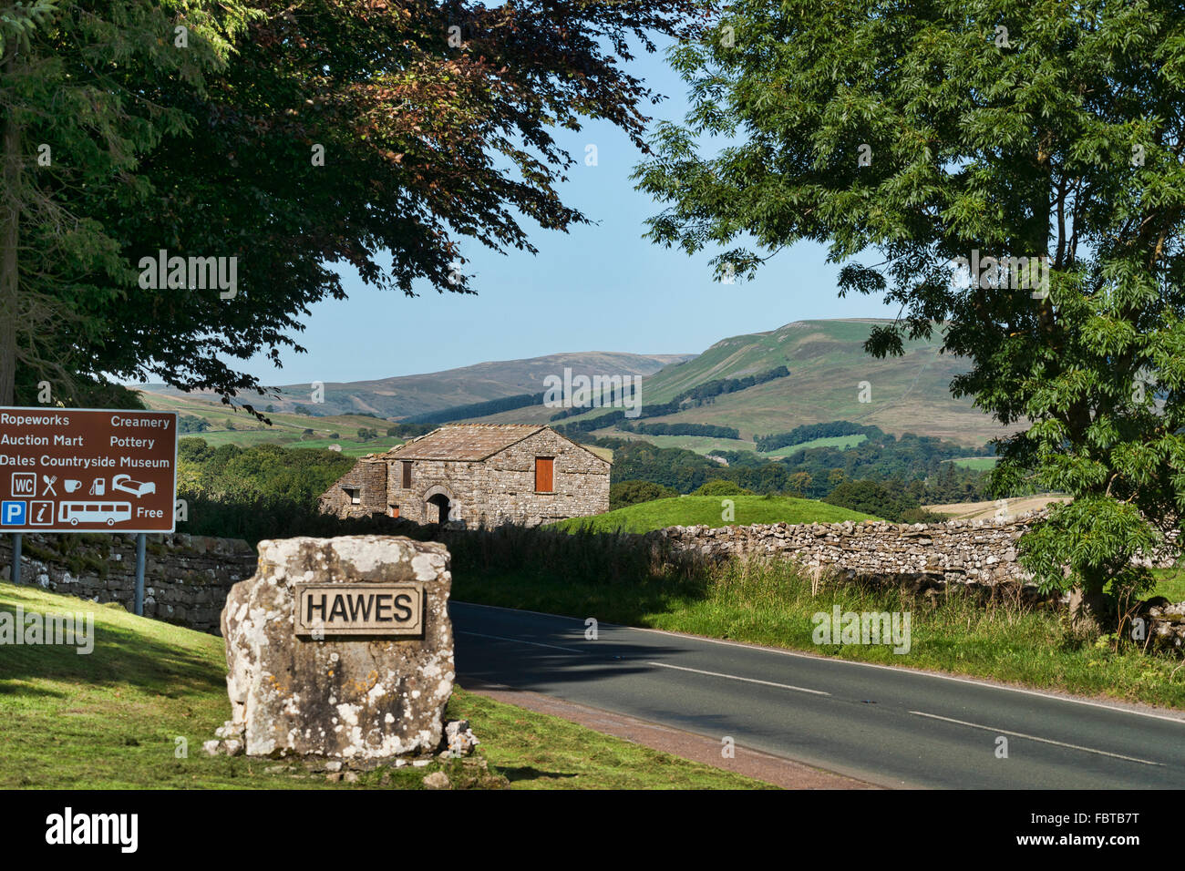 Wensleydale paesaggio, segno Hawes, North Yorkshire, Inghilterra, Regno Unito Foto Stock