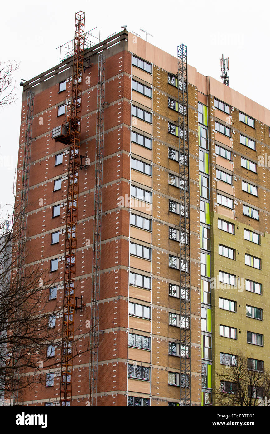 Consiglio immobiliare in corso di rigenerazione a Leeds. Alta vecchio luogo consiglio appartamenti dato nuova linfa a Leeds Foto Stock