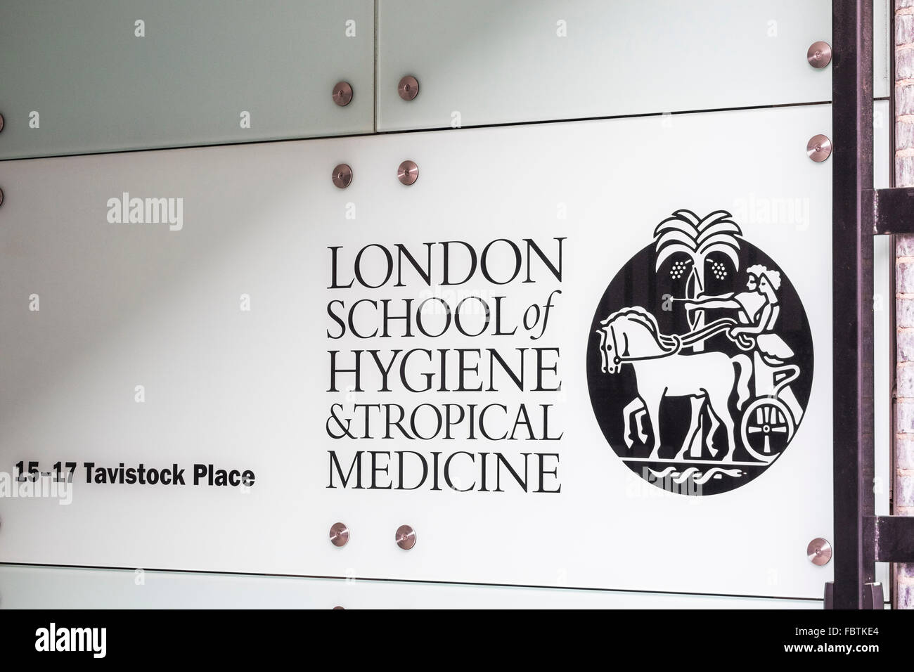 Scuola Londinese di Igiene e Medicina Tropicale nome sign, London, England, Regno Unito Foto Stock