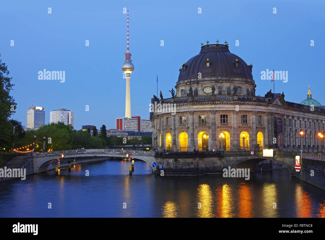Isola dei musei di Berlino di notte Foto Stock