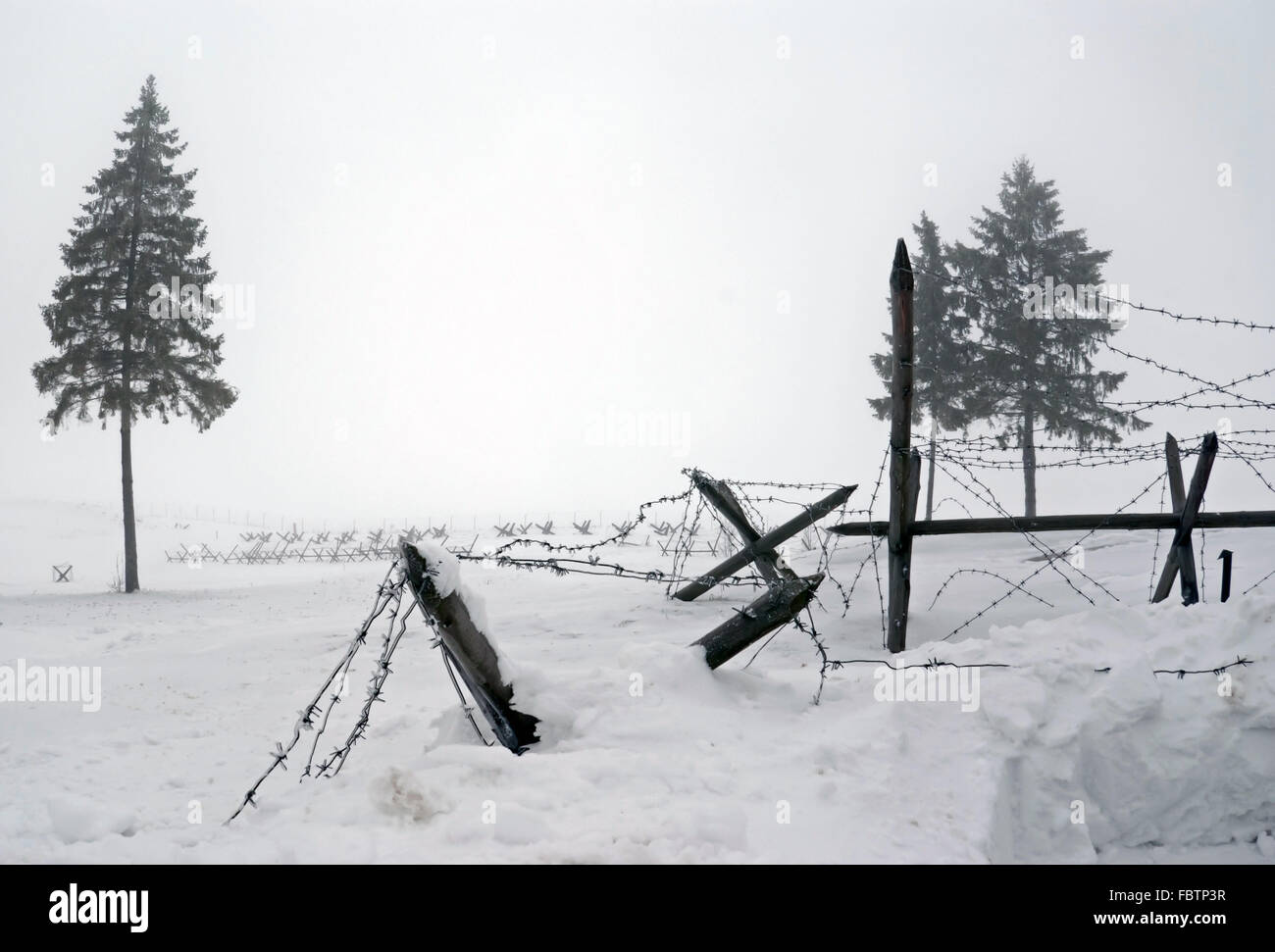 Durante la Seconda guerra mondiale le difese barbwire Foto Stock