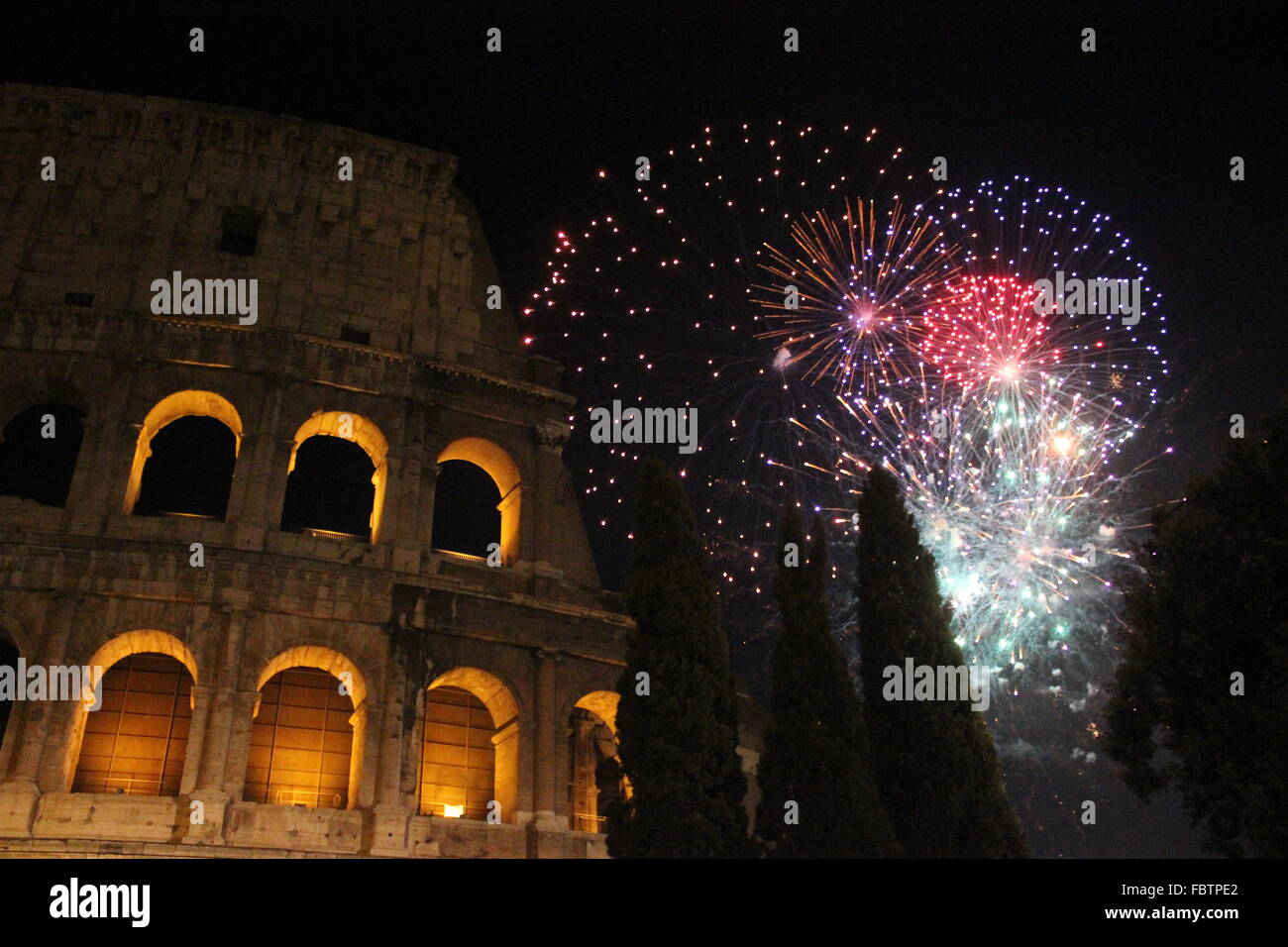 Capodanno in Roma, fuochi d'artificio al Colosseo Foto Stock