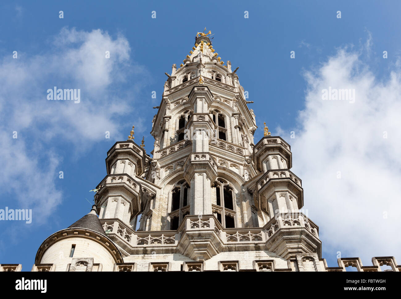 Torre di Brussels City Hall in teleobiettivo shot Foto Stock