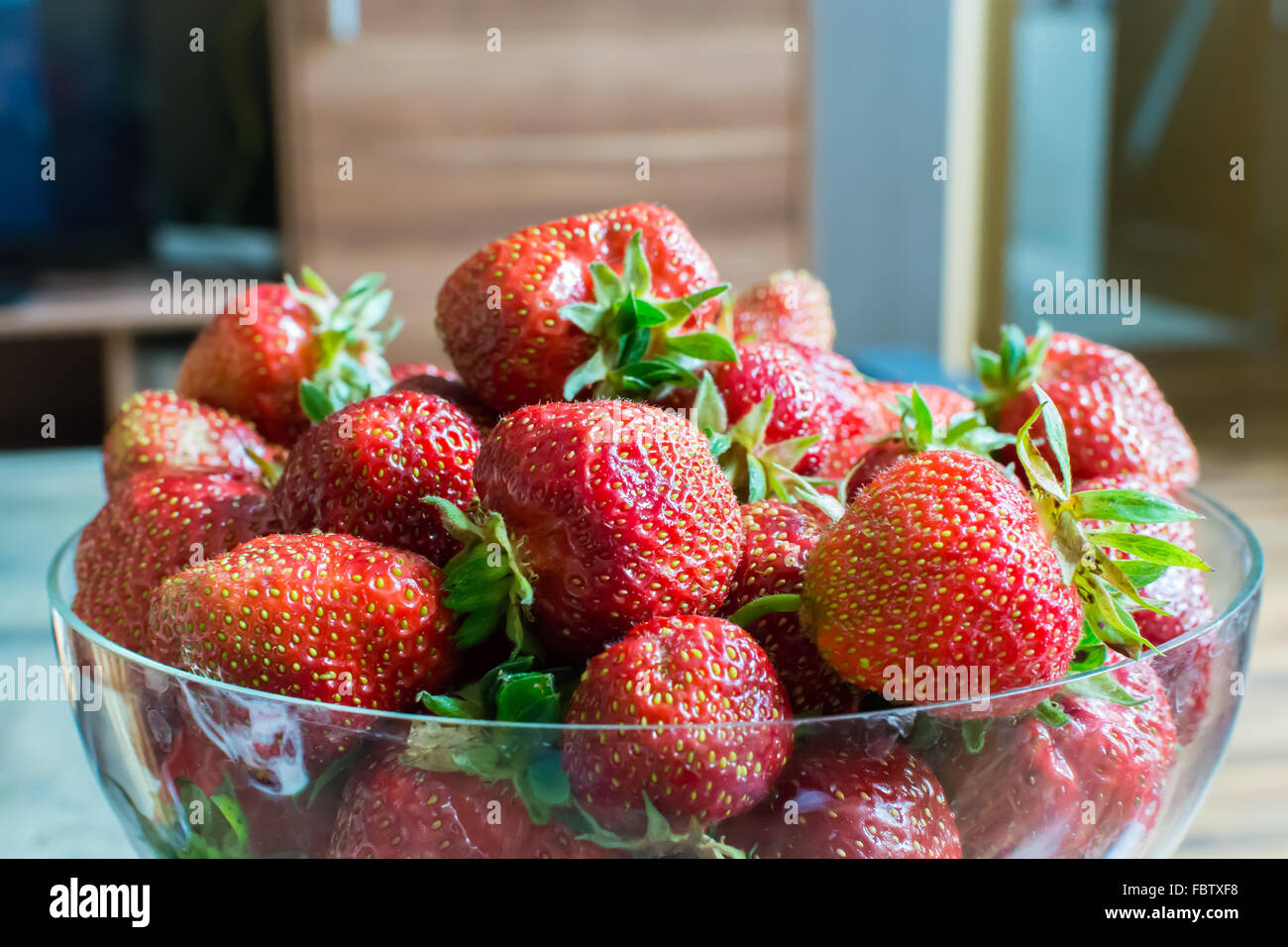 Una tazza di fragole Foto Stock