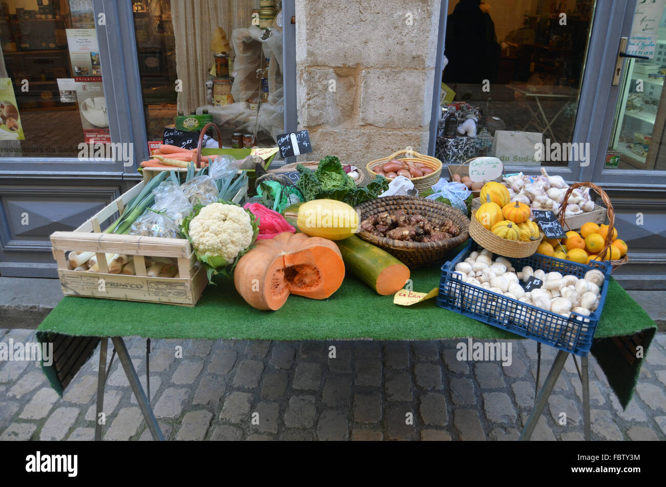 Frutta e verdura in vendita, St Antonin Noble Val, Tarn-et-Garonne dipartimento, regione Midi-Pyrenees, Francia Foto Stock