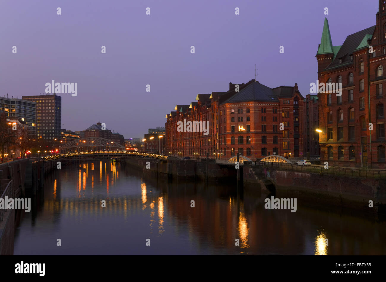 Amburgo speicherstadt tramonto viola Foto Stock