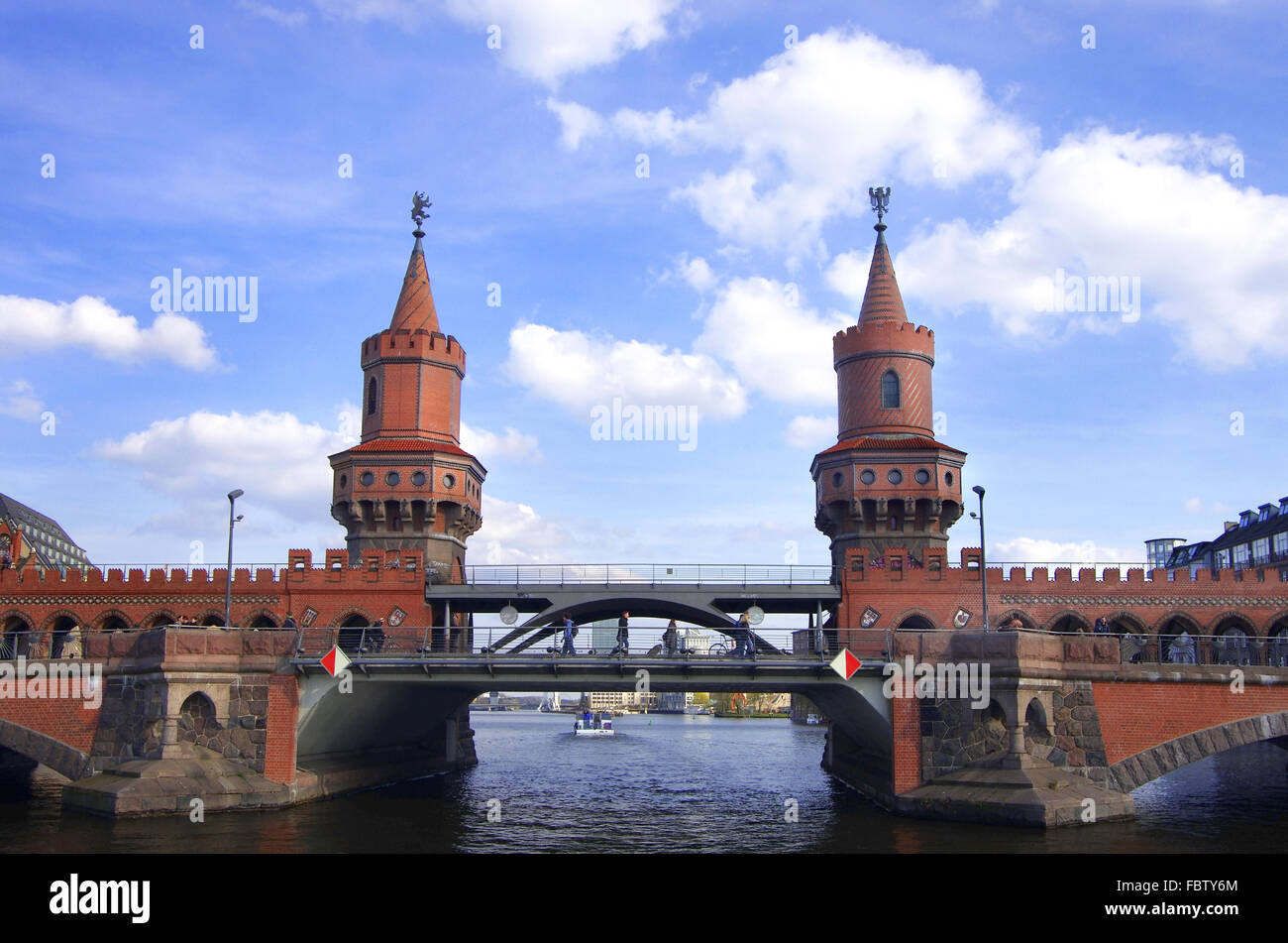 Ponte oberbaumbruecke berlin Foto Stock