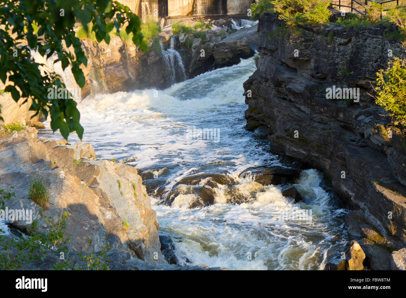 Che scorre veloce in acqua rapids Foto Stock