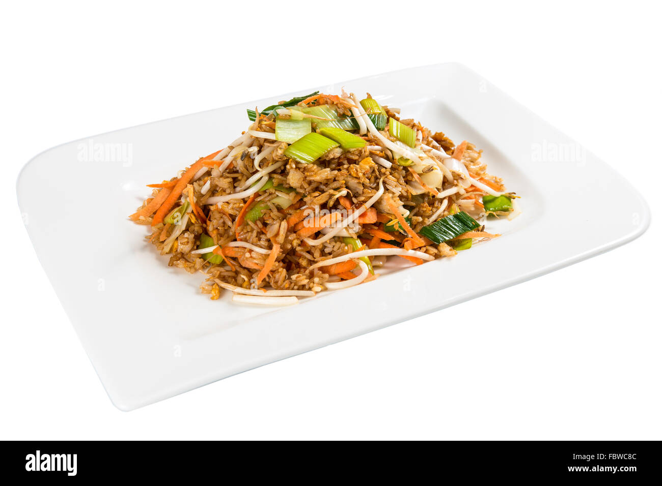 Cinese, Asia cibo su una piastra. Pollo con verdure , riso , i germogli di soia e salsa bruna con erba di limone. Bianco Foto Stock