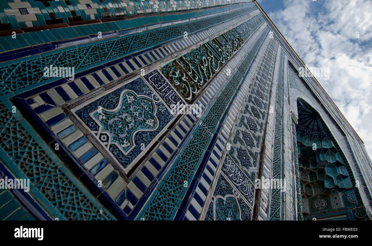 In piastrelle blu facciate di Shahi-Zinda necropoli, Samarcanda, Uzbekis Foto Stock