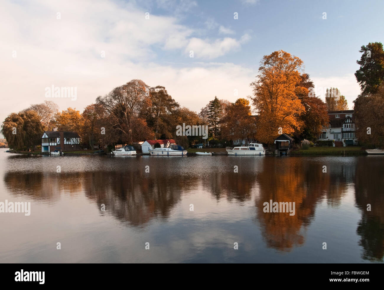 Riverside Homes vicino Cookham Foto Stock