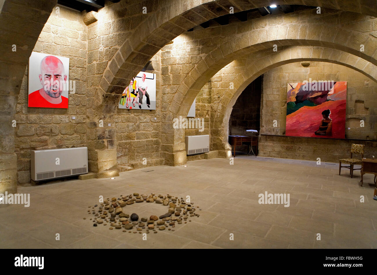 Provincia di Zaragoza, Aragona, Spagna: Uncastillo. La Lonja (vecchio mercato di scambio) convertiti in una sala per esposizioni. Cinco Villas Foto Stock