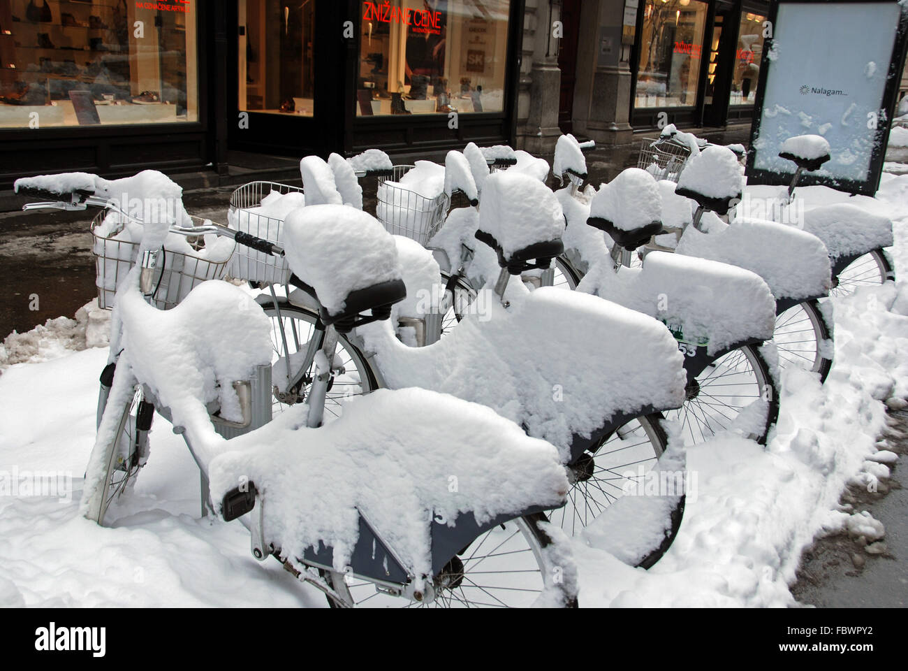 City bike per affitto a neve Foto Stock