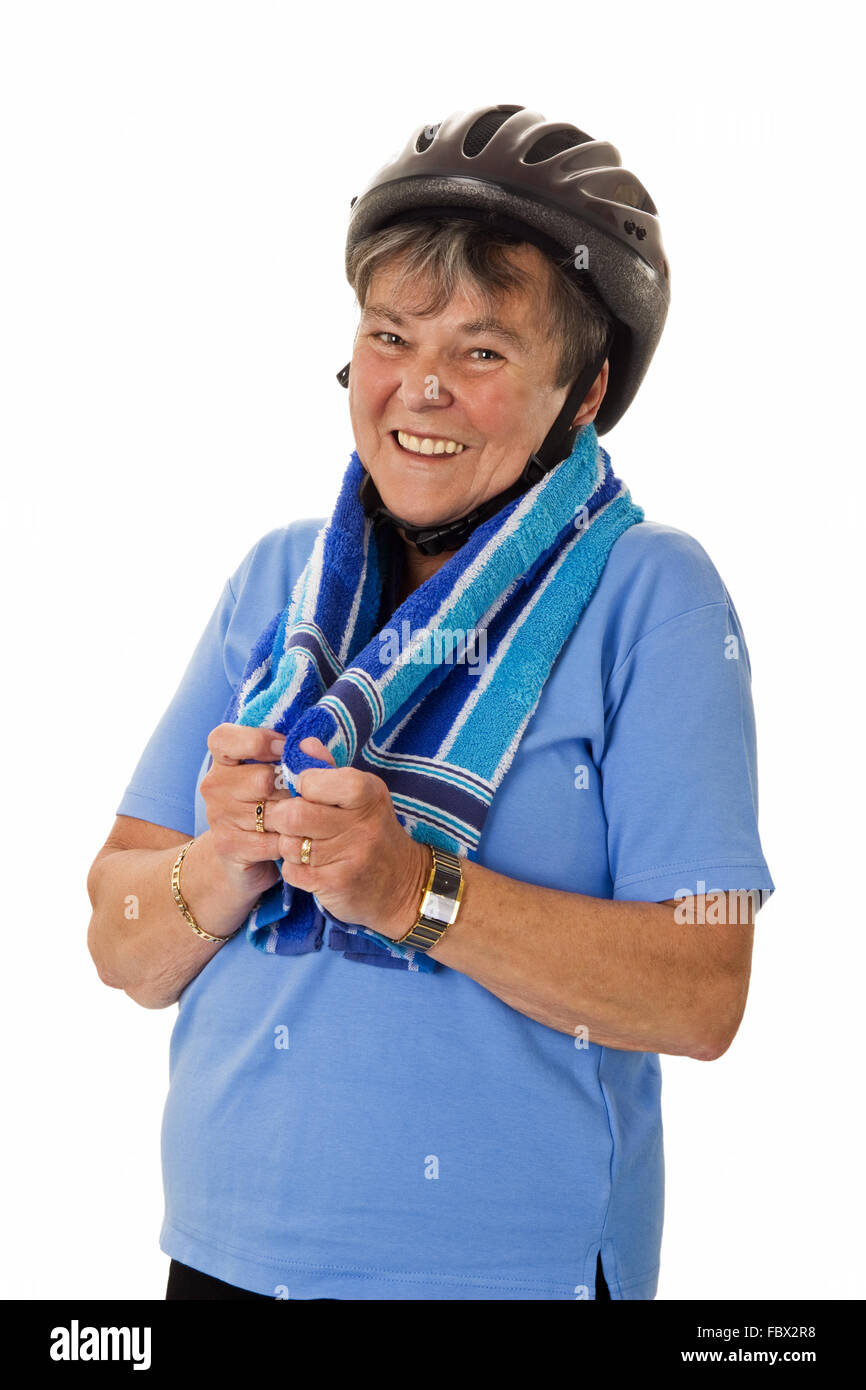 Anziani ciclista donna con asciugamano Foto Stock