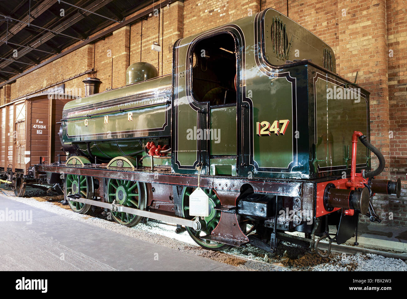 Locomotive storiche tra cui sia il vapore e i motori diesel. Inoltre rispettivi artefatti da loro epoca. Foto Stock