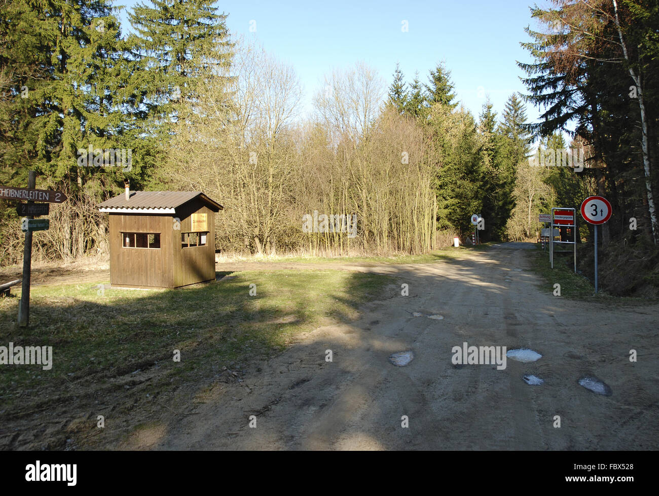 Abbandonato valico di frontiera per i pedoni Foto Stock
