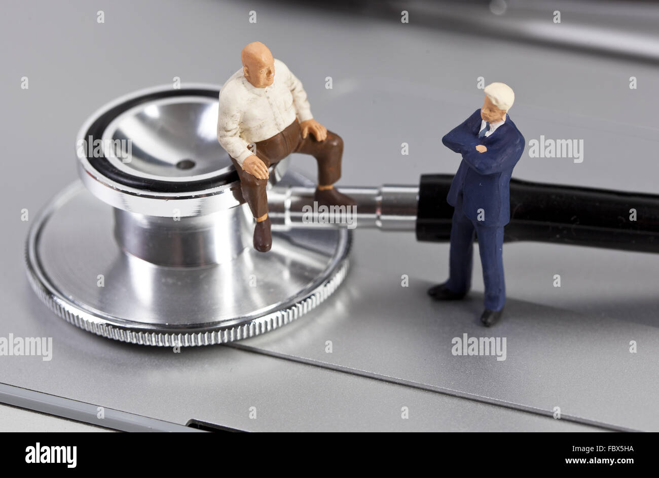 Due figure in una conversazione di medico Foto Stock