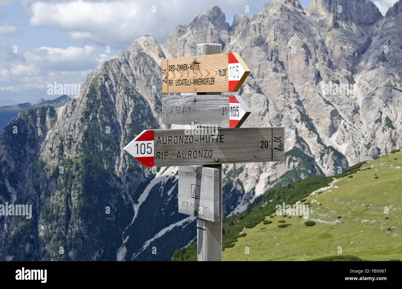 Cartello in corrispondenza delle Tre Cime di Lavaredo Foto Stock