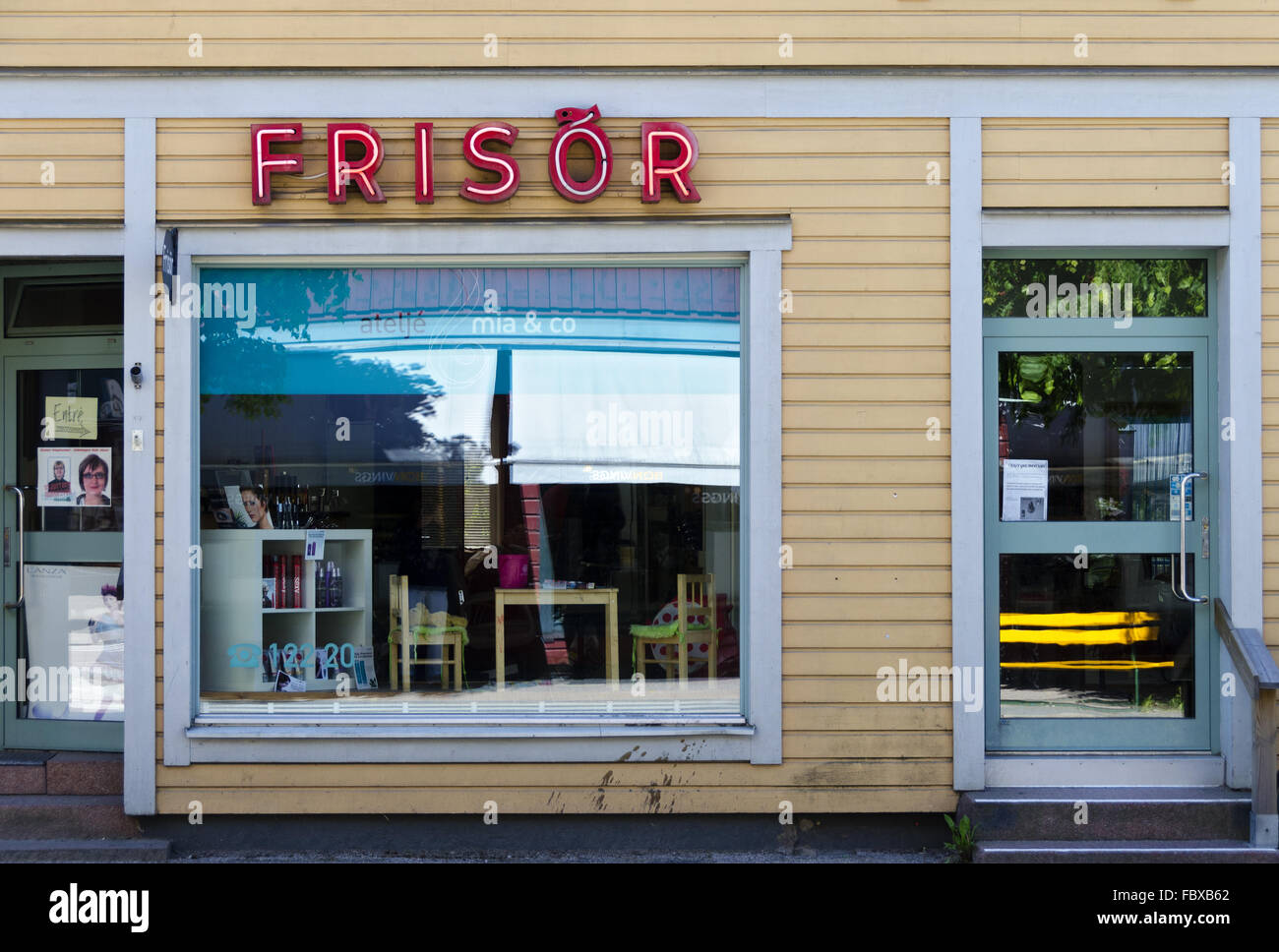 Barbiere in una piccola cittadina svedese Foto Stock